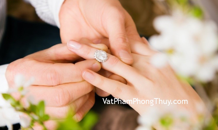 Hướng dẫn cách đeo nhẫn chuẩn phong thủy để TÌNH DUYÊN viên mãn, TÀI LỘC dồi dào