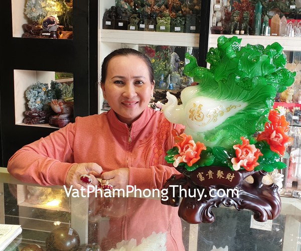 Cô Hai - khách hàng mua Bắp cải xanh Phú quý tụ tài LN065