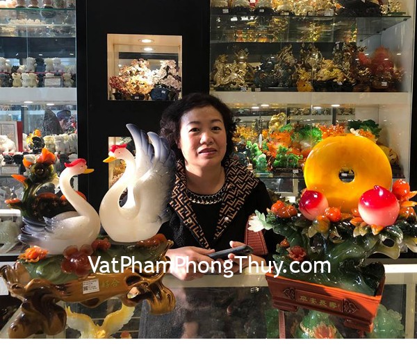 Cô Hạnh - khách hàng mua tượng thiên nga A171 và tượng đào tiên LN213