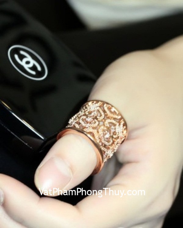Cầu công danh sự nghiệp đeo nhẫn ở ngón tay nào thì phù hợp?
