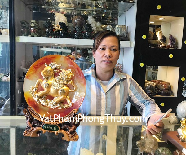 Chị Ly - khách hàng mua Dê vàng mặt trăng tròn H077G