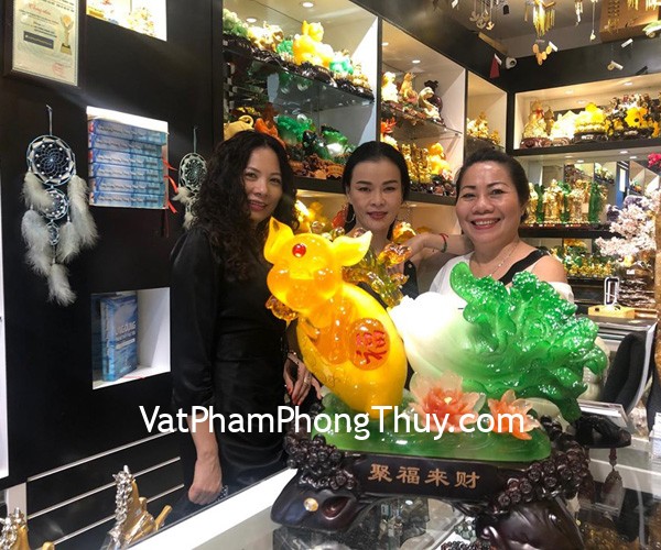 Chị Tuyết -  khách hàng mua vua heo vàng LN001