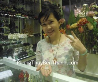 Chị Tuyền - khách hàng mua nhện Hoàng Long tam thể S769 và ve ngọc Myanmar S2011