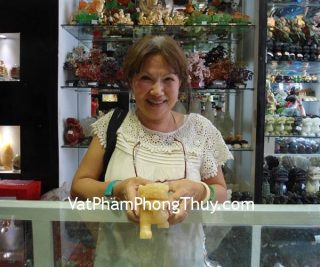 Cô Liên - khách hàng mua Tỳ hưu hoàng long trơn M014