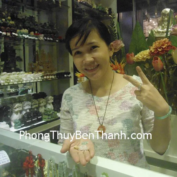 Chị Tuyền - khách hàng mua nhện Hoàng Long tam thể S769 và ve ngọc Myanmar S2011