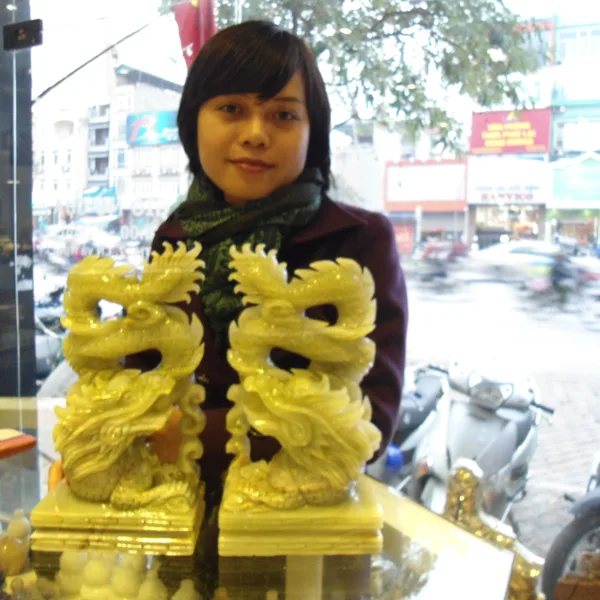 Chị Thiện - khách hàng mua rồng cẩm thạch N074
