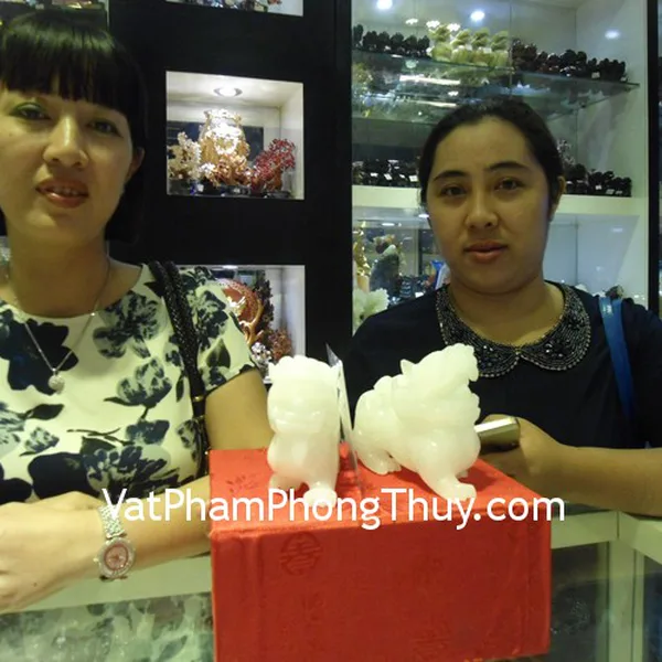 Chị Thủy - khách hàng mua tỳ hưu Bạch ngọc HM006