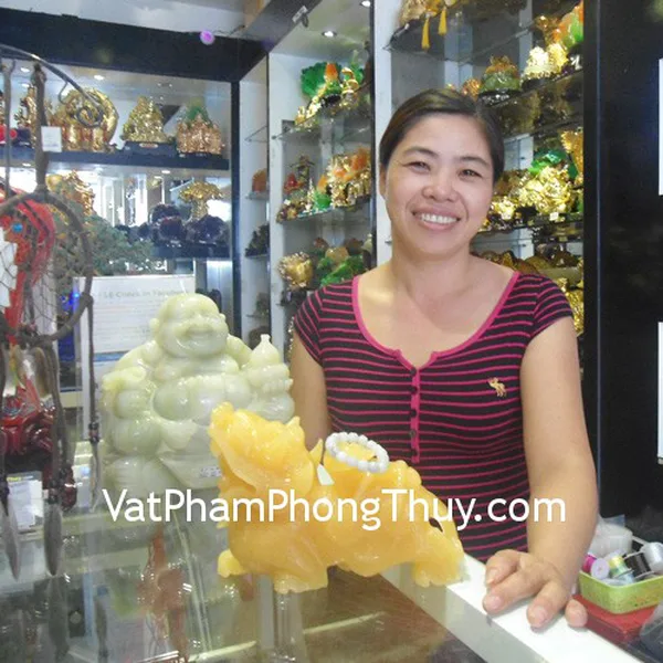 Chị Hải - khách hàng mua Tỳ hưu đá hoàng long M016 và vòng tay ngọc Myanmar S5123-572