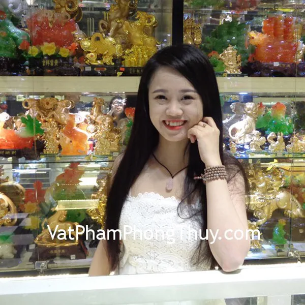 Chị Vân - khách hàng mua Tỳ hưu vẩy rồng đá thạch anh hồng S767