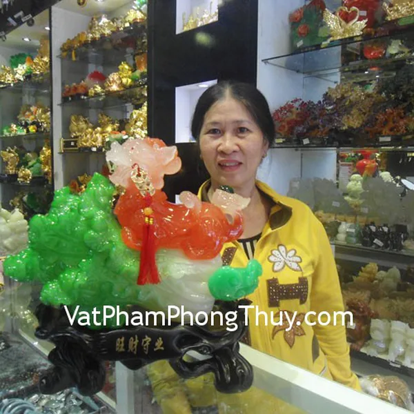 Cô Trinh - khách hàng mua tượng tỳ hưu bắp cải H151G