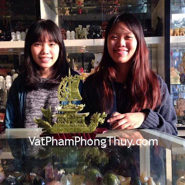 Chị Hà - khách hàng mua thuyền lam ngọc HM182