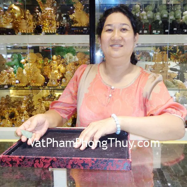 Cô Thủy - khách hàng mua Chuỗi đá Hải Nam Bảo S6121-S4-3302, Phật bản mệnh ngọc Đông Linh S1133