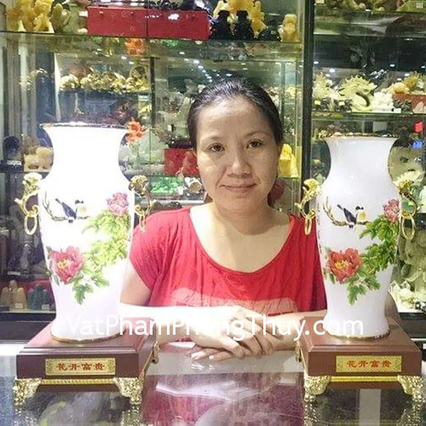 Chị Thy - Khách hàng mua Bình ngọc hoa mẫu đơn H473G