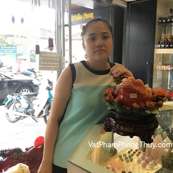 Chị Trúc - khách hàng mua tượng cóc tài lộc K130M