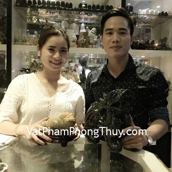 Chị Hà - khách hàng mua tỳ hưu Bắc kinh đen khủng và thiềm thừ Hoàng long tam thể
