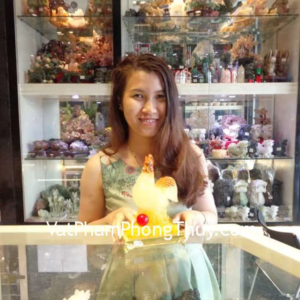 Chị Vân - khách hàng mua Gà lưu ly vàng trên tiền đế thủy tinh G063A