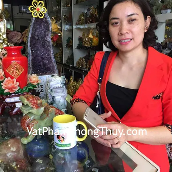 Chị Nguyệt - khách hàng mua tượng tỳ hưu tiêu ngọc lớn GM018