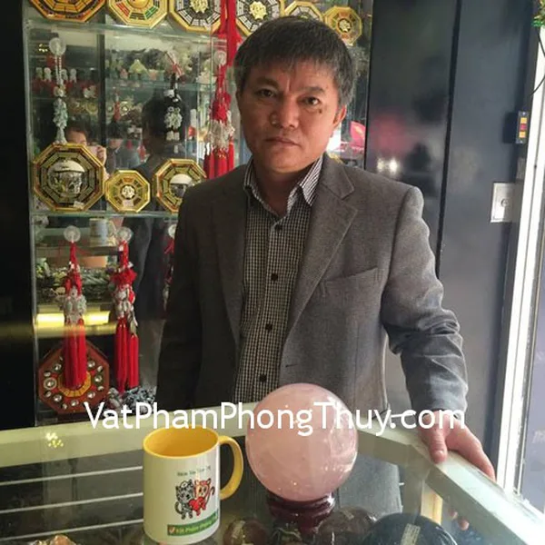 Chú Đông- khách hàng mua quả cầu thạch anh hồng M181-S2-8928