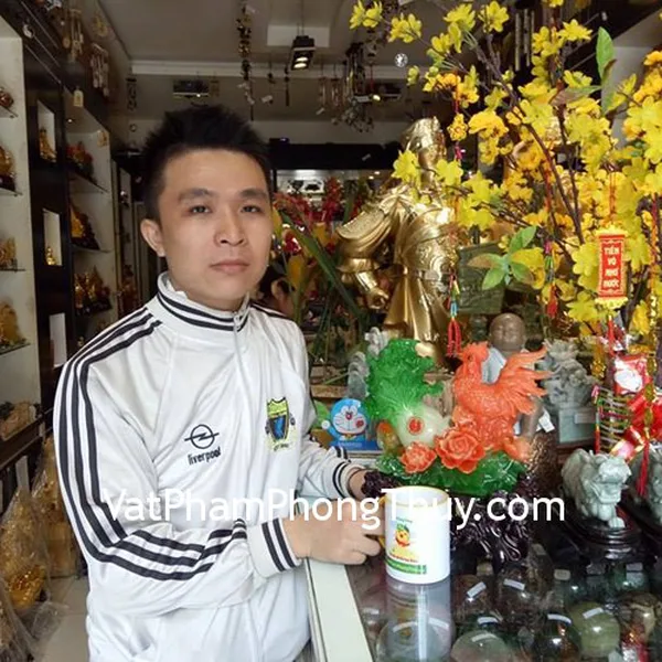 Anh Đồng - khách hàng mua tượng gà đỏ trên cải xanh H379G