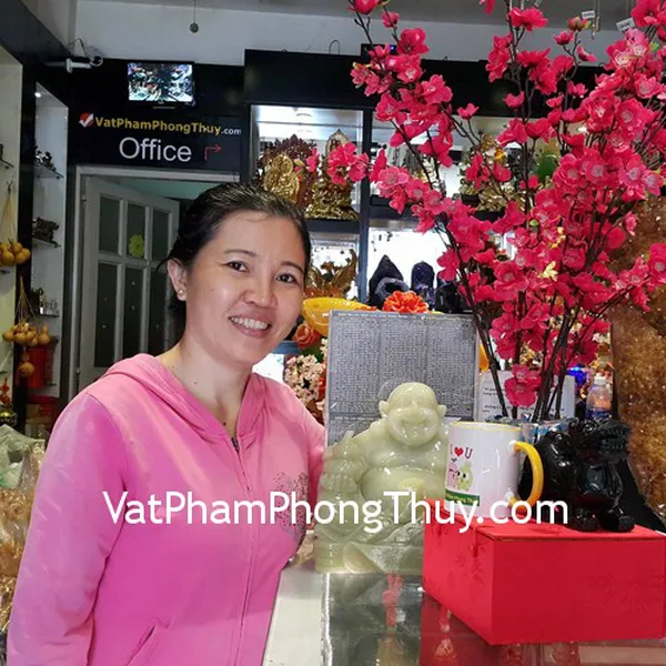 Cô Châu - khách hàng mua tỳ hưu bắc kinh đen trung BKD-M