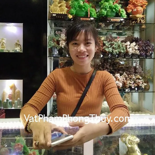 Chị Tiền - khách hàng mua chuỗi thạch anh tóc vàng S6226-1892