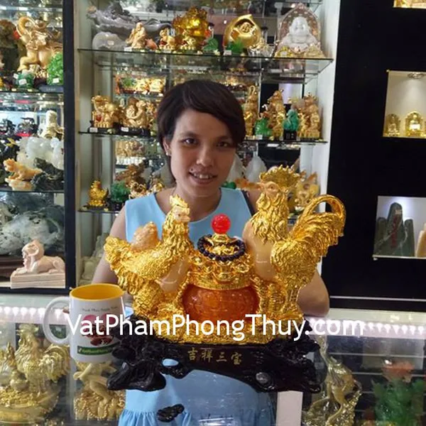 Chị Thảo - khách hàng mua tượng gia đình gà trên hũ vàng G003A, chuỗi thạch anh tím S6361-1530 và mặt quan âm hắc ngà S6078