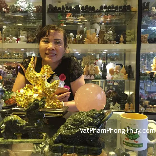 Chị Phương - khách hàng mua tượng thiềm thừ lam ngọc trung, tỳ hưu lam ngọc, gia đình gà G008A, quả cầu thạch anh hồng