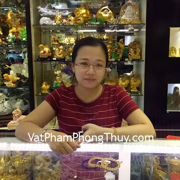 Chị Thủy - khách hàng mua Chuỗi đeo tay thạch anh vàng S6223, Chuỗi đeo tay thạch anh tím S6214, Mặt phật di lạc phỉ thúy S6316, Di lạc thạch anh hồng S6069 và hồ lô dẹp S835
