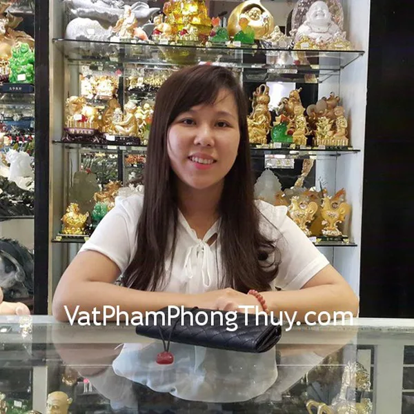 Chị Thảo khách hàng mua mặt phật mã não tuổi Ngọ S6337-5 và chuỗi mặt trời đỏ S6363-1833