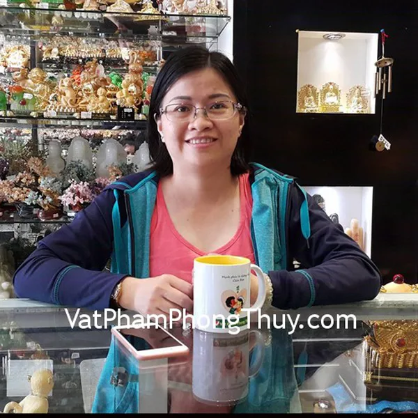 Chị Vinh - khách hàng mua chuỗi thạch anh xanh S6240-3743 và chuỗi thạch anh vàng S6223-1326