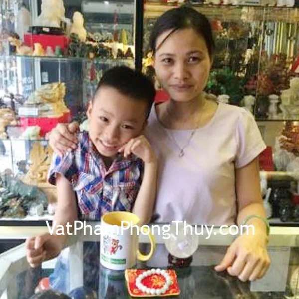 Chị Ngân- khách hàng mua quả cầu thạch anh trắng GM148-S2-3119 và chuỗi mẫu đơn Phỉ Thúy S6265