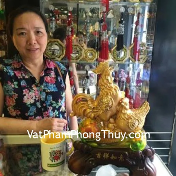 Cô Vân- khách hàng mua gia đình gà trên như ý lưu ly G007A