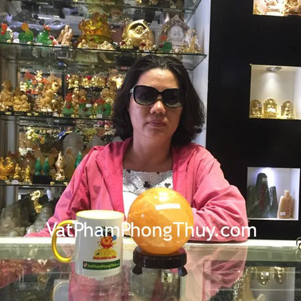 Chị Di Lý-khách hàng mua quả cầu thạch anh vàng non M191-S3-3716