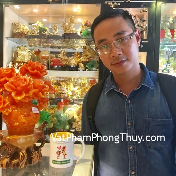Anh Luân - khách hàng mua bình mẫu đơn ngọc đỏ khắc tỳ hưu G123A