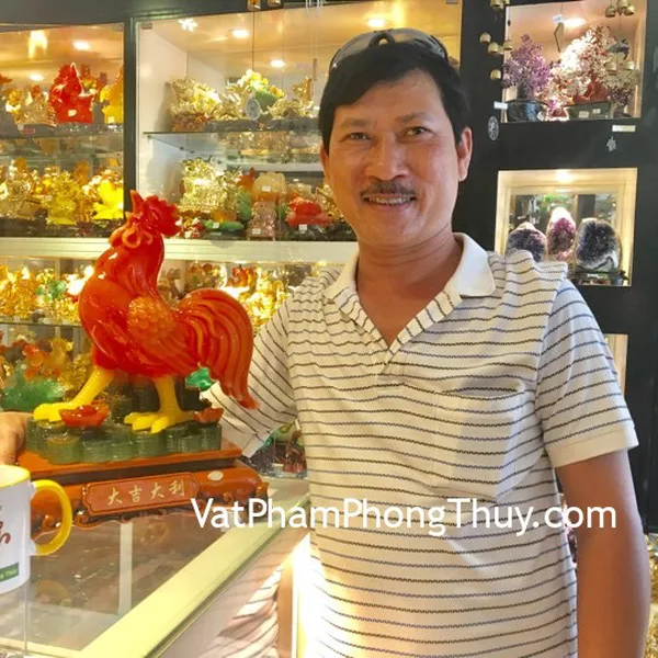 Anh Phúc - khách hàng mua tượng gà ngọc đỏ cam trên đống tiền G060A