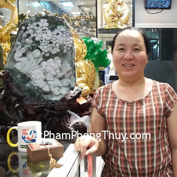 Chị Thảo - khách hàng mua mặt tỳ hưu phỉ thúy S5151-4832 và mặt tỳ hưu phỉ thúy nhỏ S2008