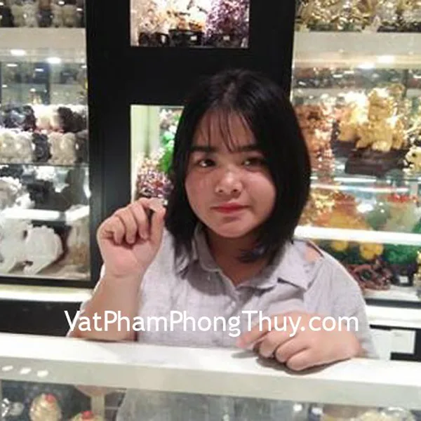 Chị Minh - khách hàng mua mặt nhẫn mẫu đơn thạch anh tím S6061