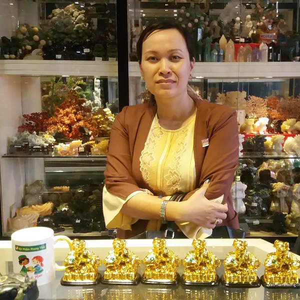 Chị Xuân - khách hàng mua Tượng Chó vàng như ý C036A