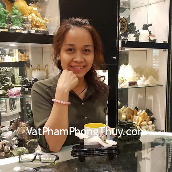 Chị Vy - khách hàng mua Chuỗi thạch anh hồng Madcarca A+ S6658-S3-2703, ấn rồng lam ngọc GM035 và gậy như ý bạch ngọc HM084