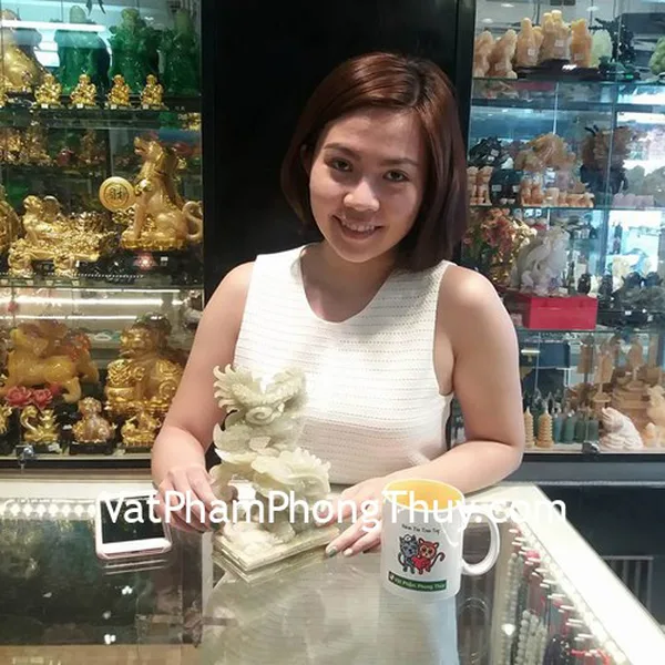 Chị Hoàng Anh - Khách hàng mua Tượng rồng cẩm thạch đứng nhỏ N075