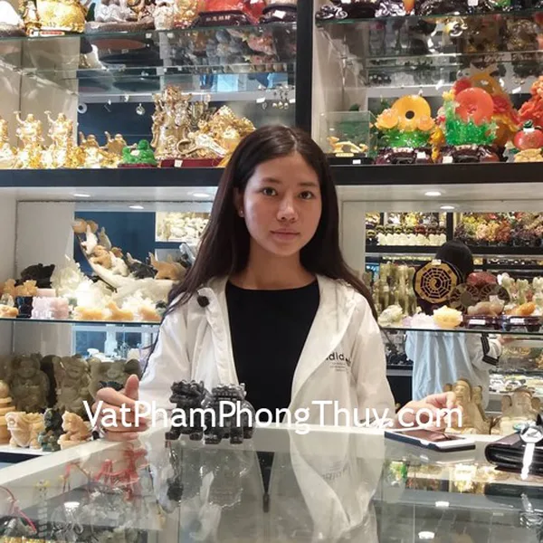 Chị Chi  - khách hàng mua tượng tỳ hưu Bắc Kinh đen BKD-S