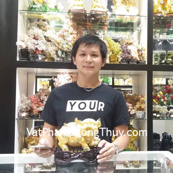 Anh Phúc - khách hàng mua tượng heo vàng tài lộc C207A