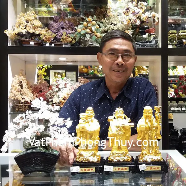 Chú Phúc - khách hàng mua bộ tam đa phúc lộc thọ LN115 và cây tài lộc thạch anh trắng KC118