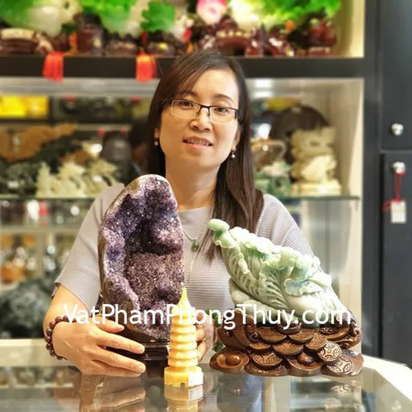 Chị Linh - khách hàng mua tượng bắp cải ngọc phỉ thúy NS169, bông thạch anh tím lớn H097-16695 và tháp văn xương hoàng long GM061