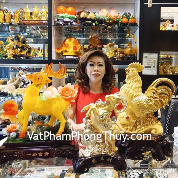 Chị Huyền - khách hàng mua tượng Gà vàng sa kim K173M, Hưu vàng LN216 và Dê bình H037G