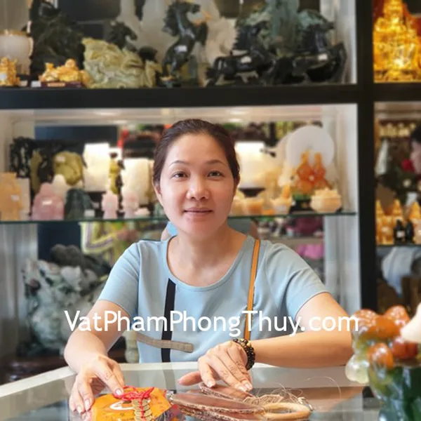 Chị Oanh - khách mua hàng Chuông gió mã não đỏ H093, Bột tẩy uế BTU và xâu tiền ngũ đế CC1136