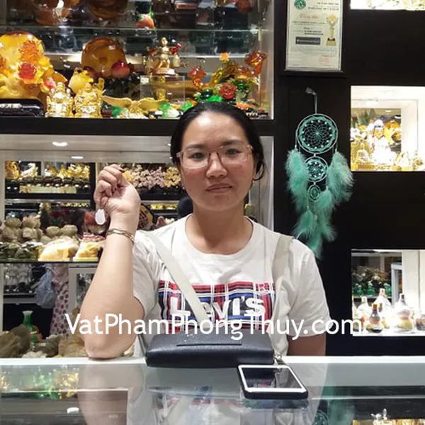 Chị Ngân - khách hàng mua mặt hồ ly thạch anh trắng S6496