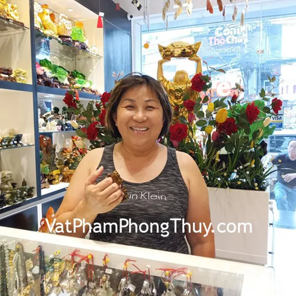 Cô Ly - khách hàng mua mặt tỳ hưu vảy rồng đá mắt mèo S931