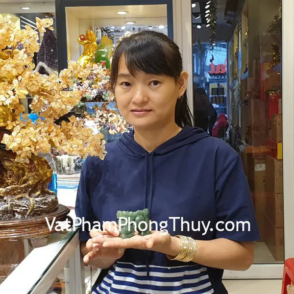 Chị Thủy - khách hàng mua tượng rồng đá đông linh Hm047
