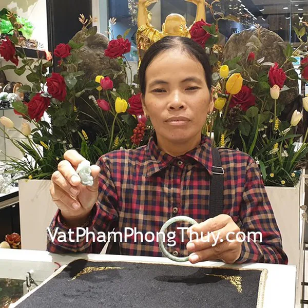 Cô Huệ - khách hàng mua vòng tay cẩm thạch và mặt tỳ hưu ngọc phỉ thúy S6898